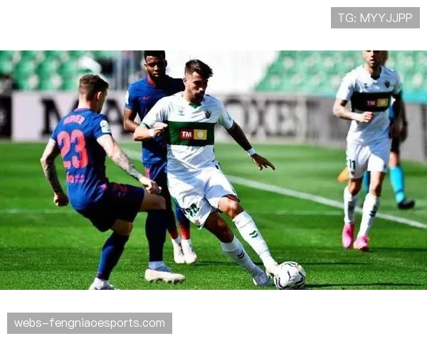 特写镜头下，加的斯后腰阿尔卡拉斯连续三次成功拦截后的怒吼